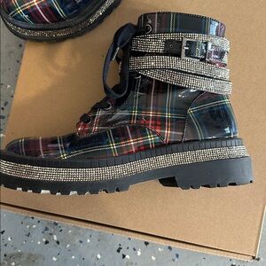 Jessica Simpson size 6.5 rhinestone and plaid rubber boots